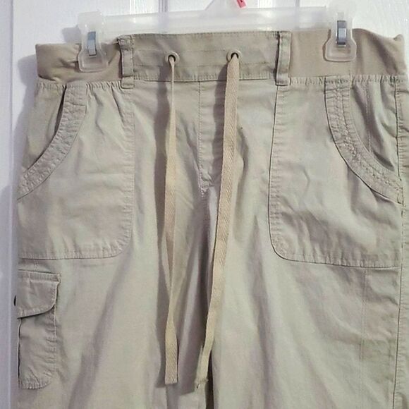 Gloria Vanderbilt Stonewood Cargo Drawstring Rolled Cuffs Pull On Capri Pants - Picture 4 of 15